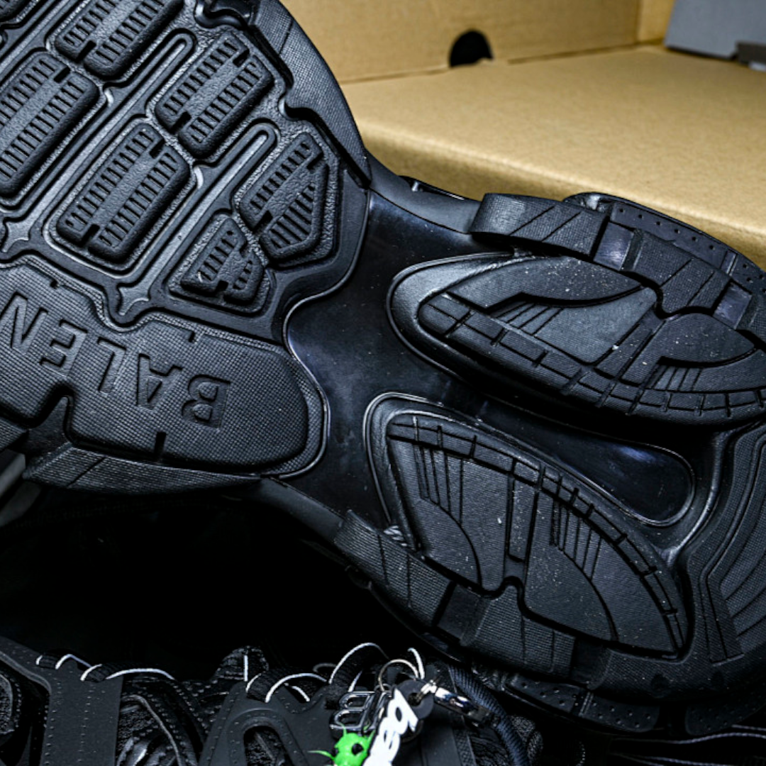 Track Trainer 'Black' (Charm)