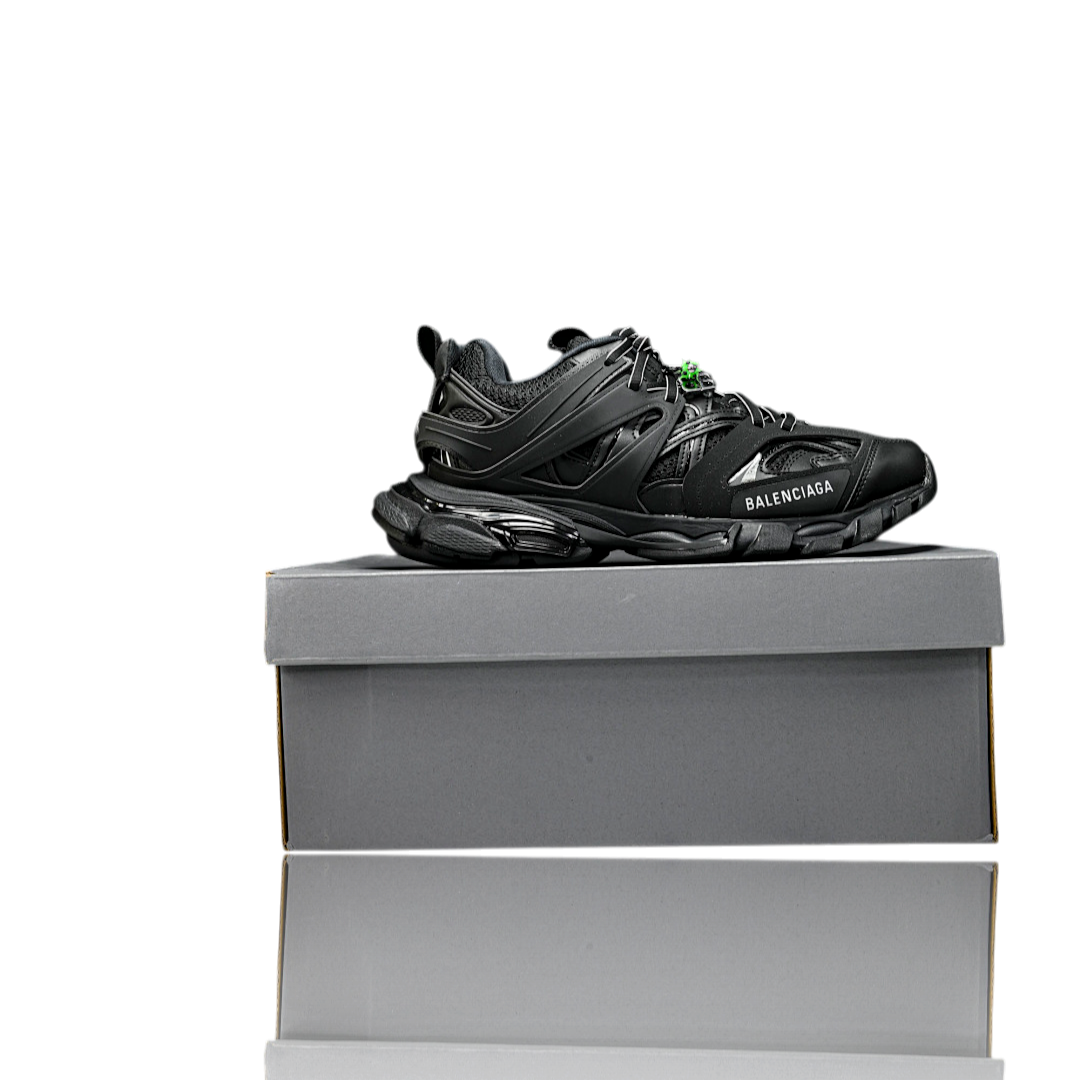 Track Trainer 'Black' (Charm)