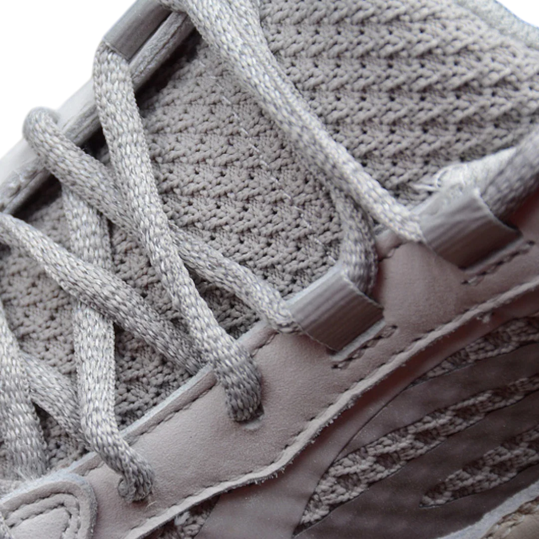 (CLEARANCE) Yzy 700 V2 'Static'
