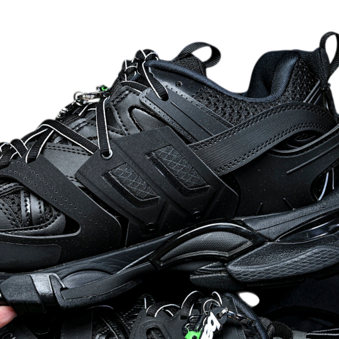 Track Trainer 'Black' (Charm)