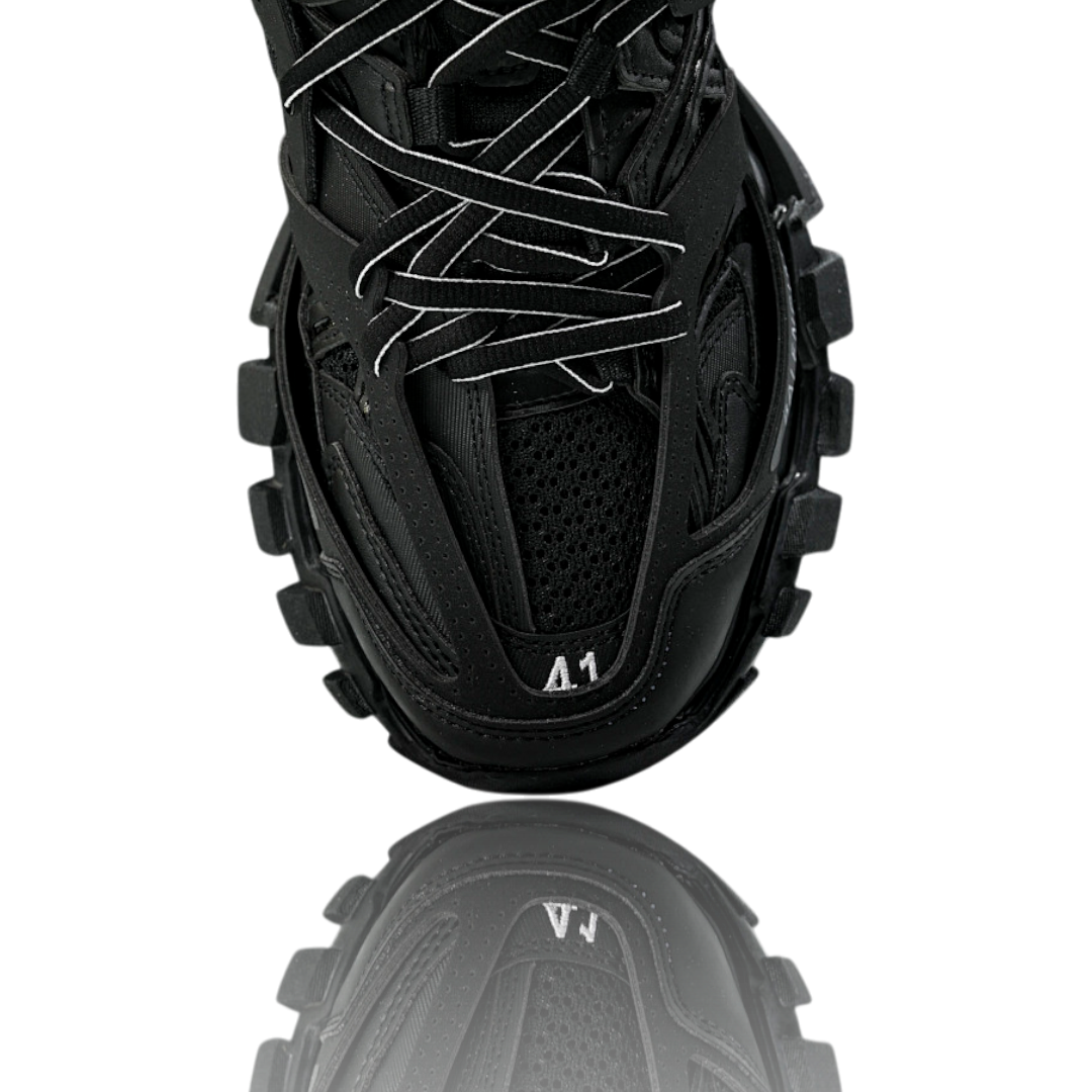 Track Trainer 'Black' (Charm)