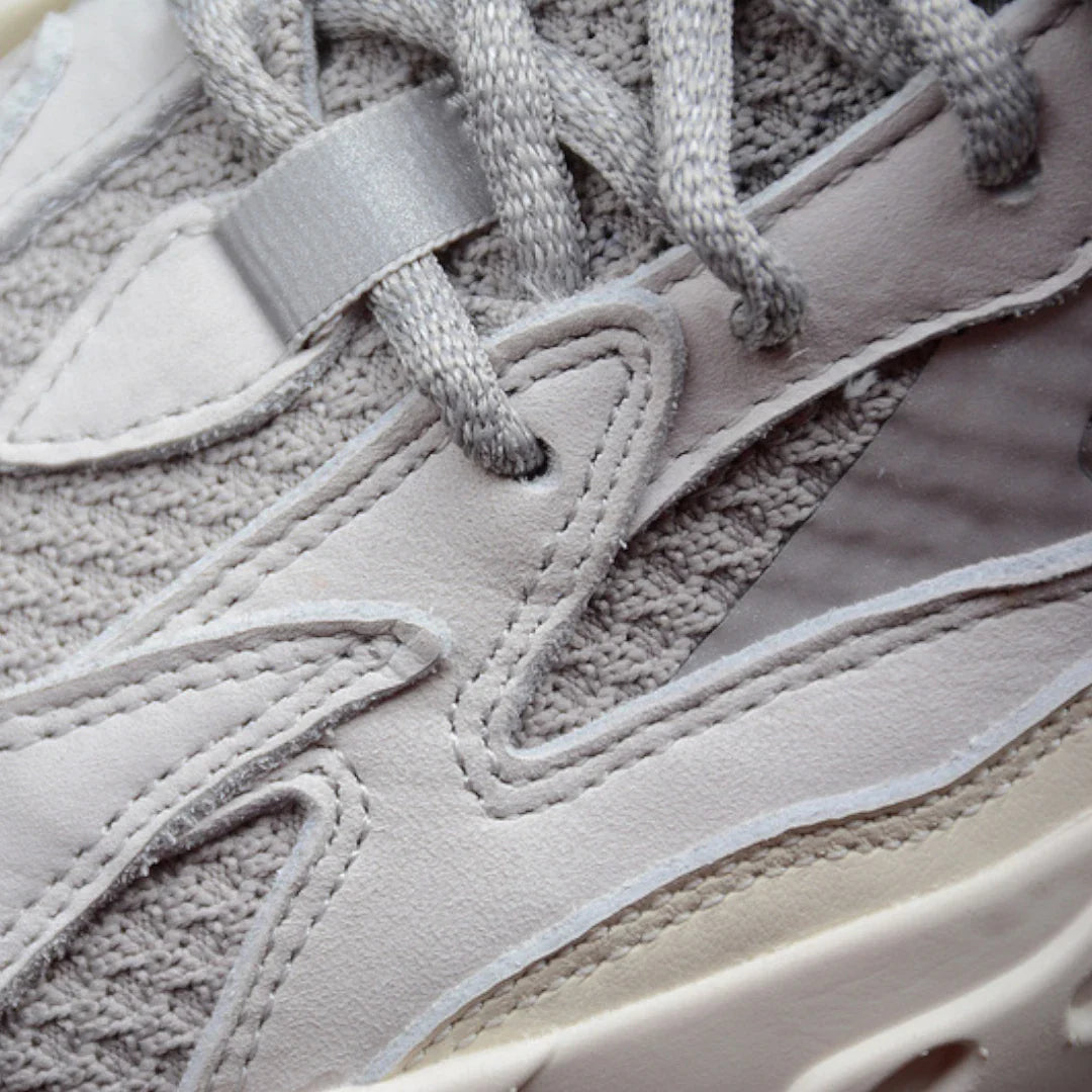 (CLEARANCE) Yzy 700 V2 'Static'